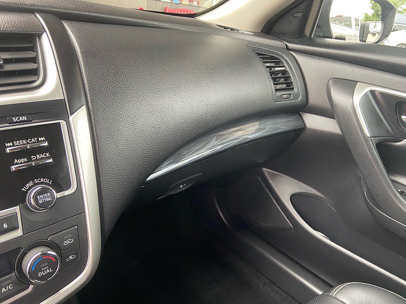 Used 2016 Nissan Altima 2.5 SL w/ Moonroof Package FWD image 16