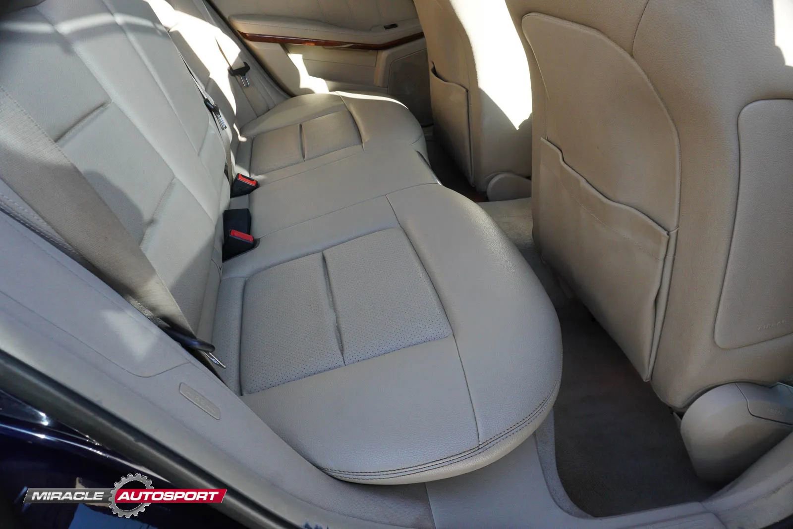 Used 2011 Mercedes-Benz E 350 4MATIC Wagon image 38