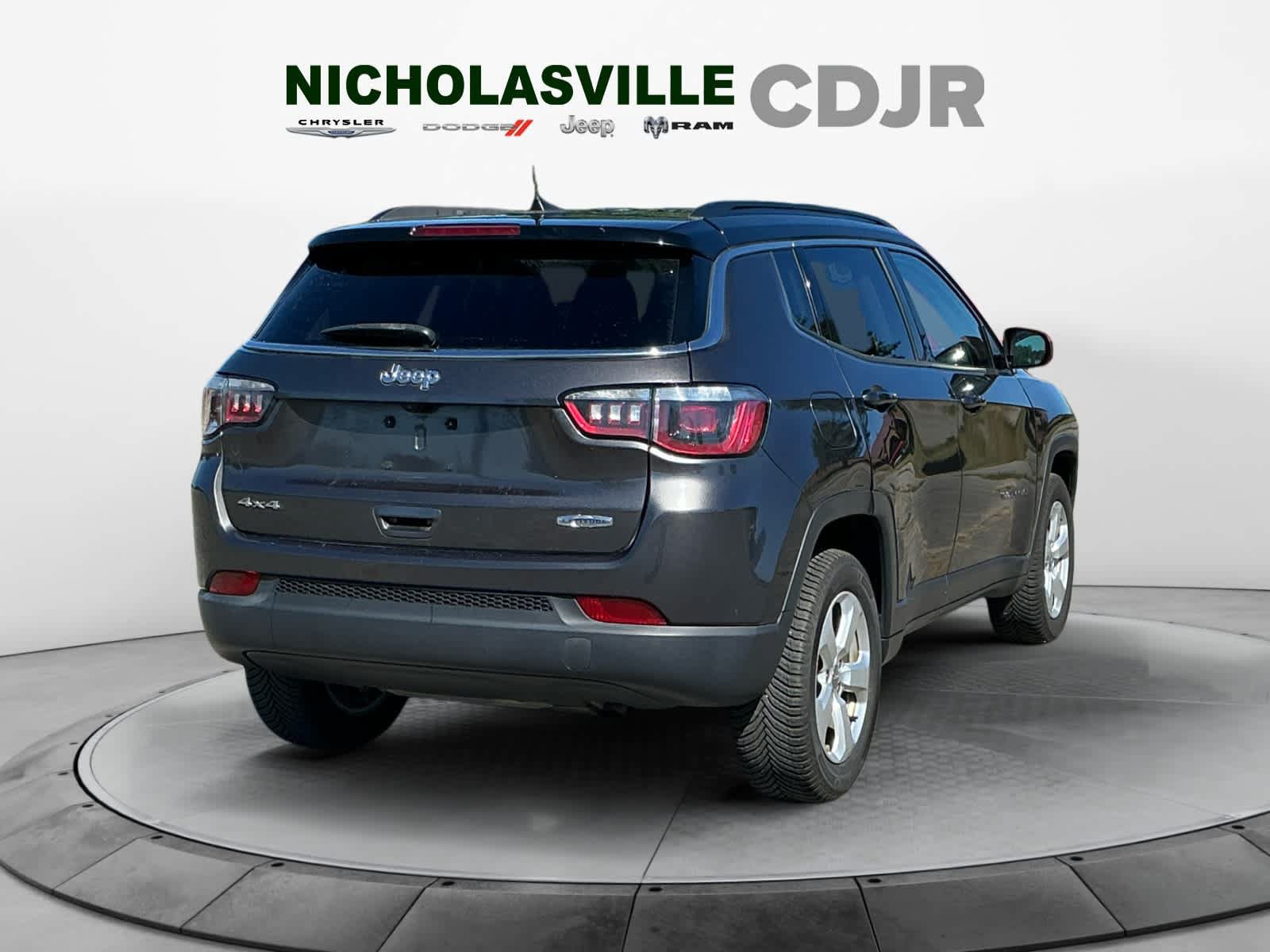 Used 2018 Jeep Compass Latitude w/ Popular Equipment Group AWD/4WD image 5