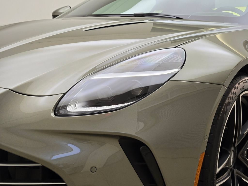 Used 2025 Aston Martin V8 Vantage Coupe RWD image 5