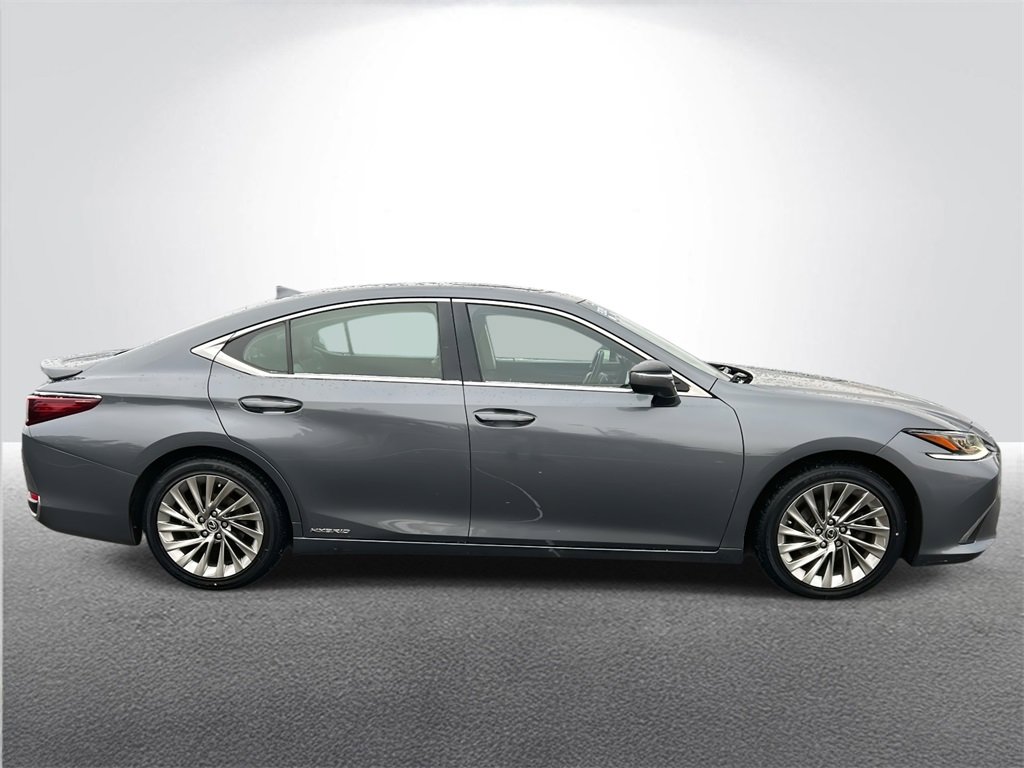 Used 2019 Lexus ES 300h w/ Luxury Package image 6