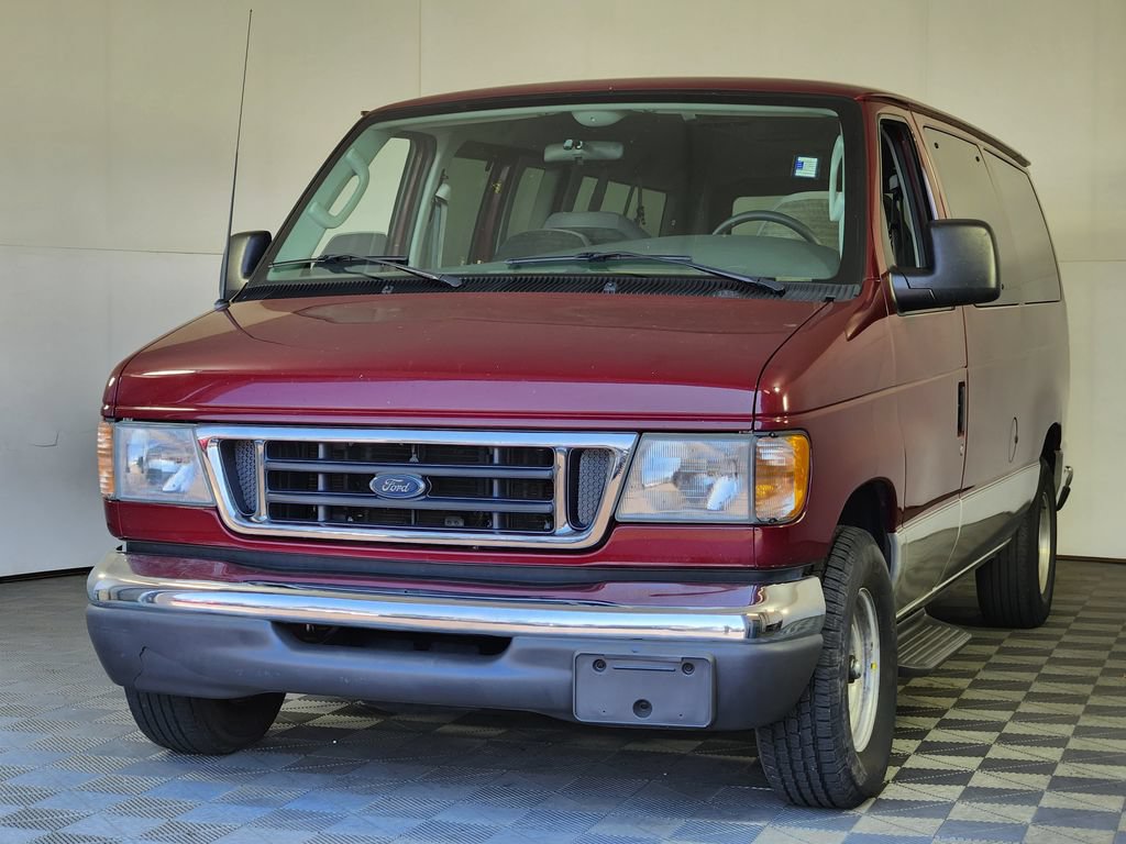 Used 2003 Ford E-150 and Econoline 150 Wagon RWD image 3