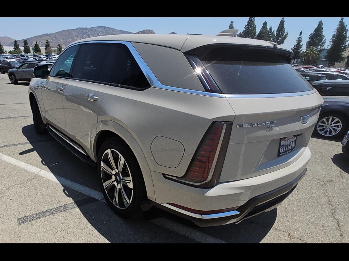 Used 2026 Cadillac Escalade IQ Luxury 2 AWD/4WD image 3