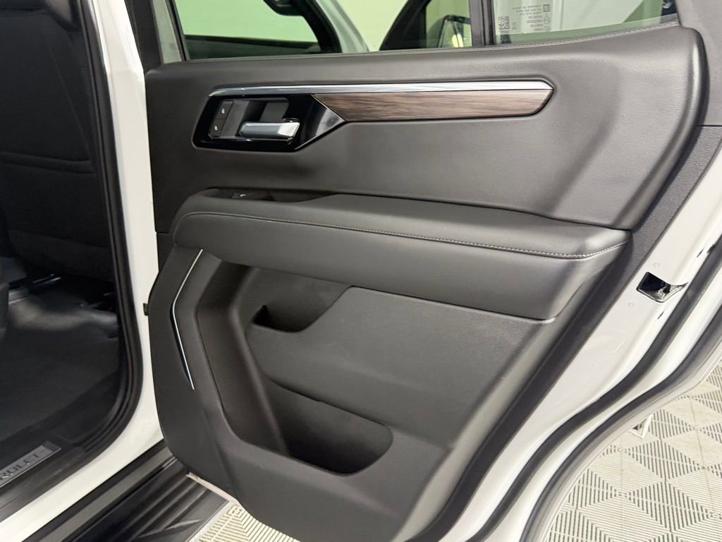 Used 2025 Chevrolet Tahoe LT image 32