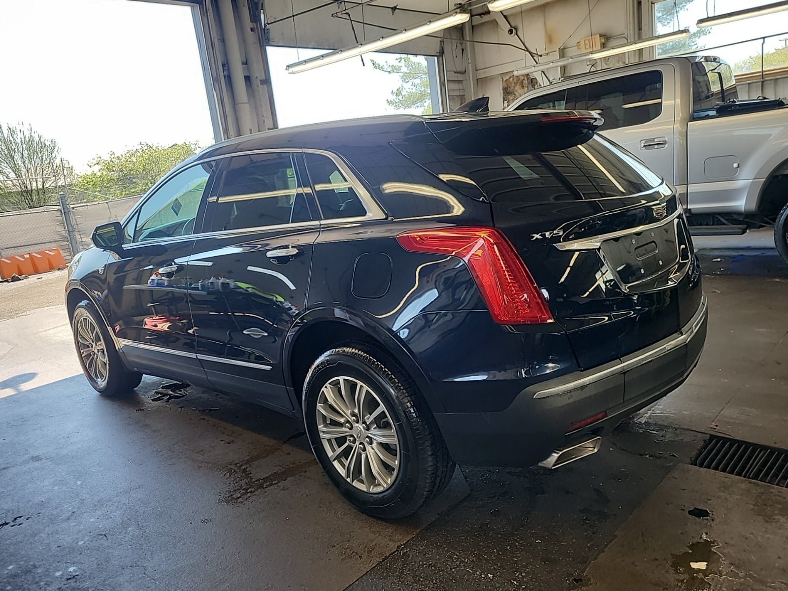 Used 2017 Cadillac XT5 Luxury FWD image 4