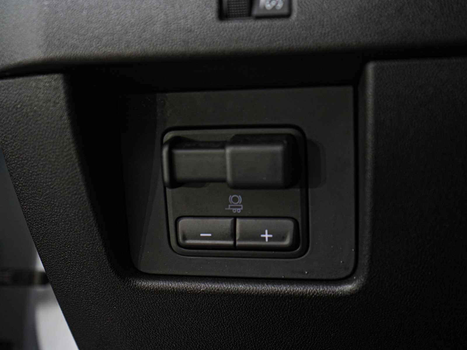 Used 2025 GMC Canyon Elevation w/ Convenience Package AWD/4WD image 24