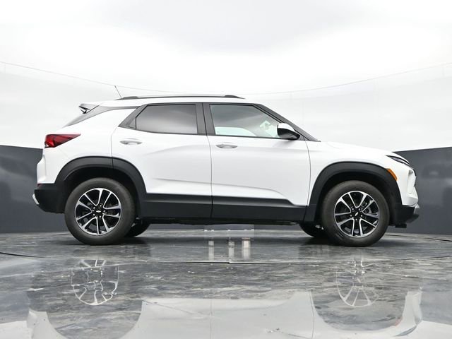 Used 2025 Chevrolet TrailBlazer LT w/ Driver Confidence Package AWD/4WD image 42