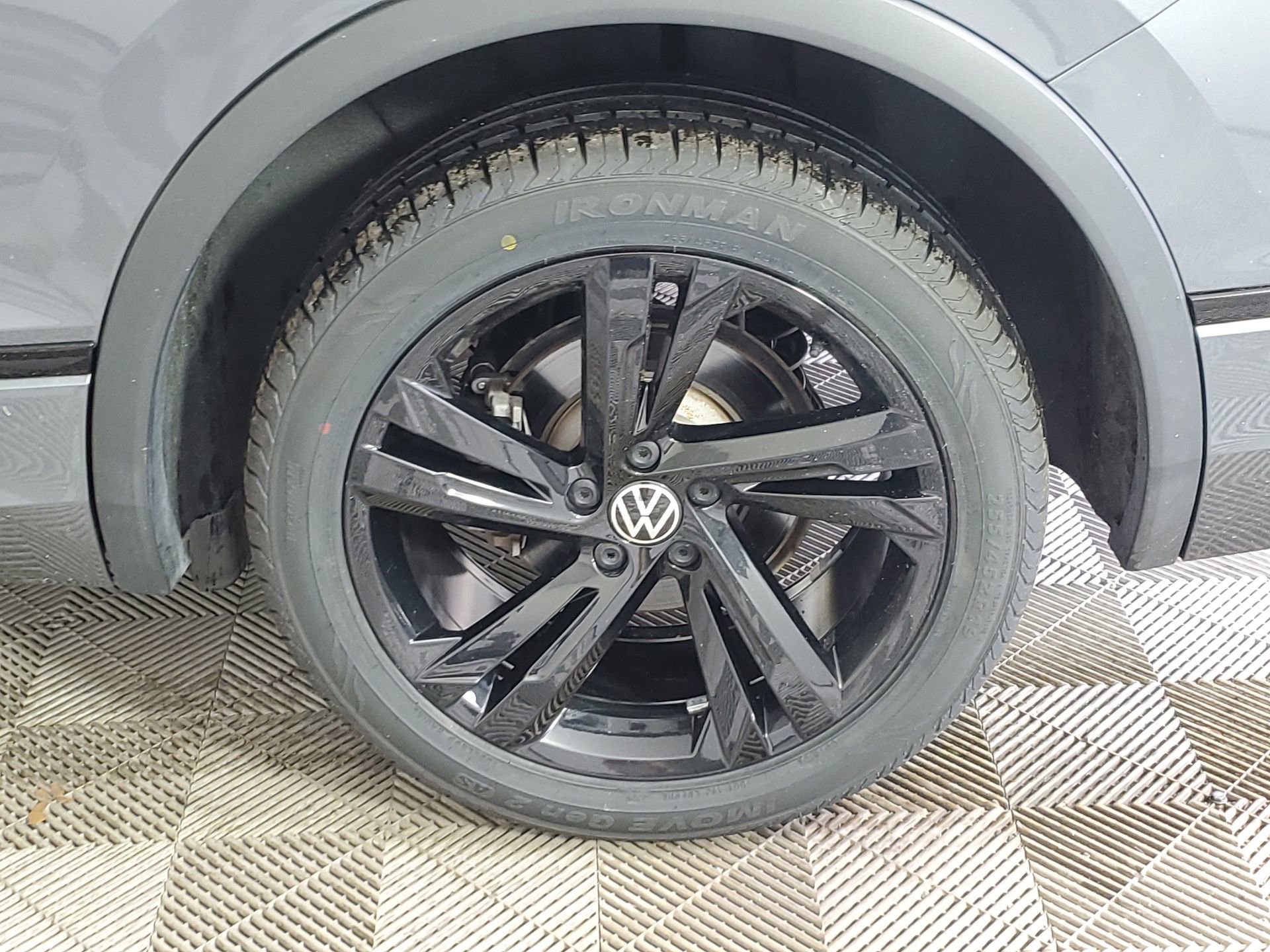 Used 2023 Volkswagen Tiguan SE R-Line image 18