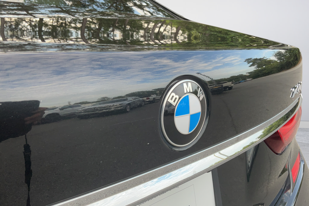 Used 2018 BMW 740i RWD image 28