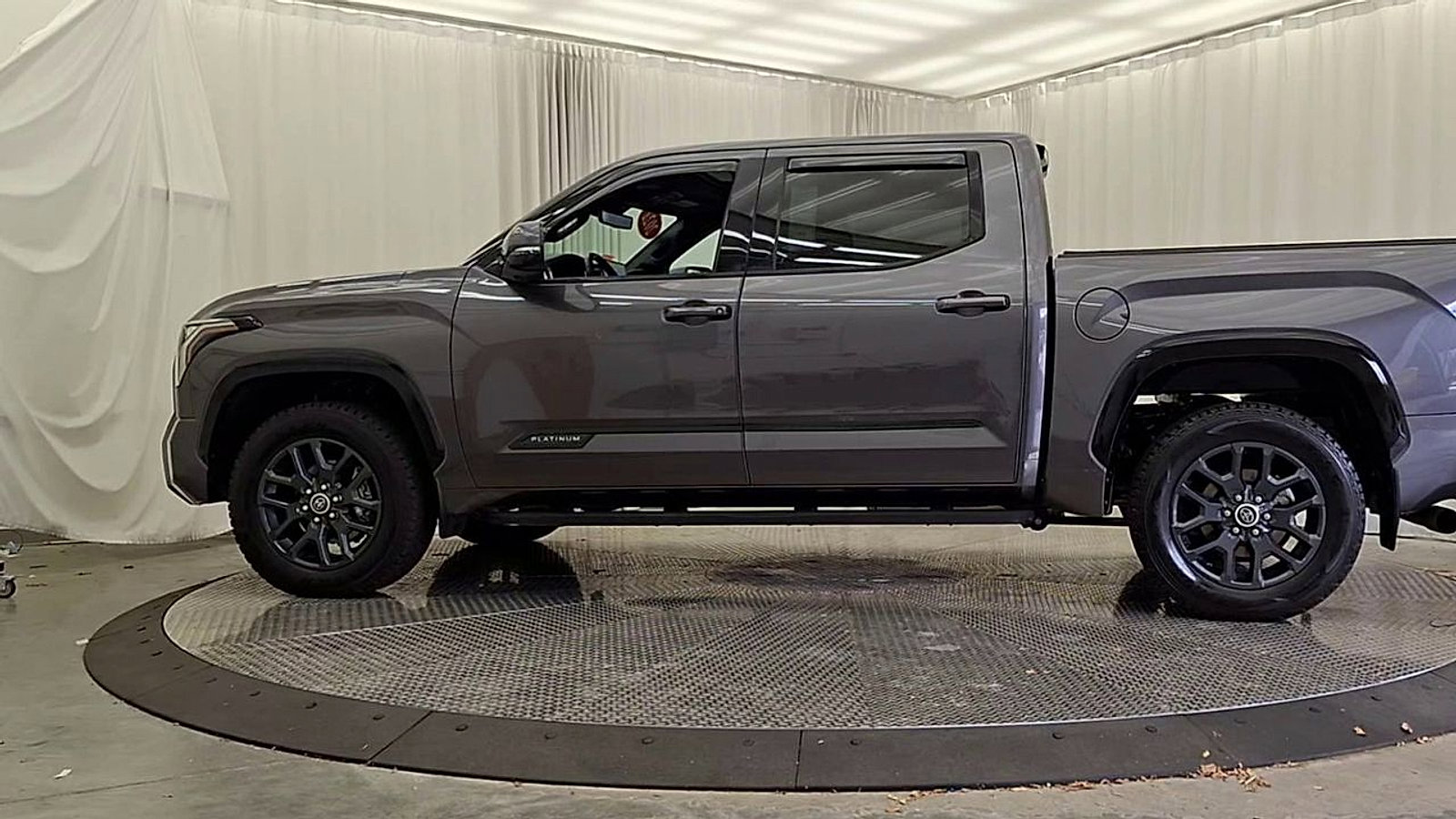 Used 2022 Toyota Tundra Platinum image 2