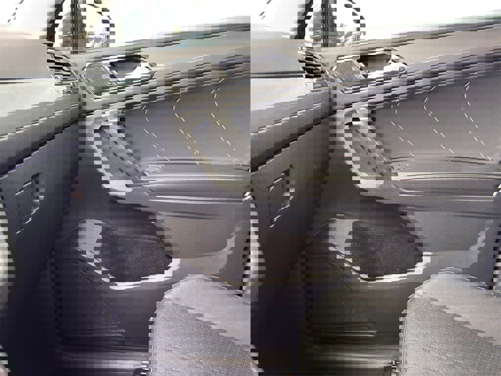 Used 2023 Volkswagen Tiguan SE image 20