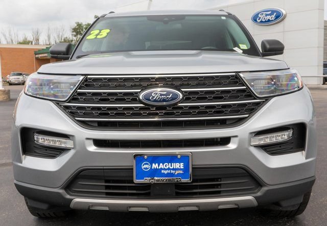 Used 2023 Ford Explorer XLT w/ Equipment Group 202A AWD/4WD image 3