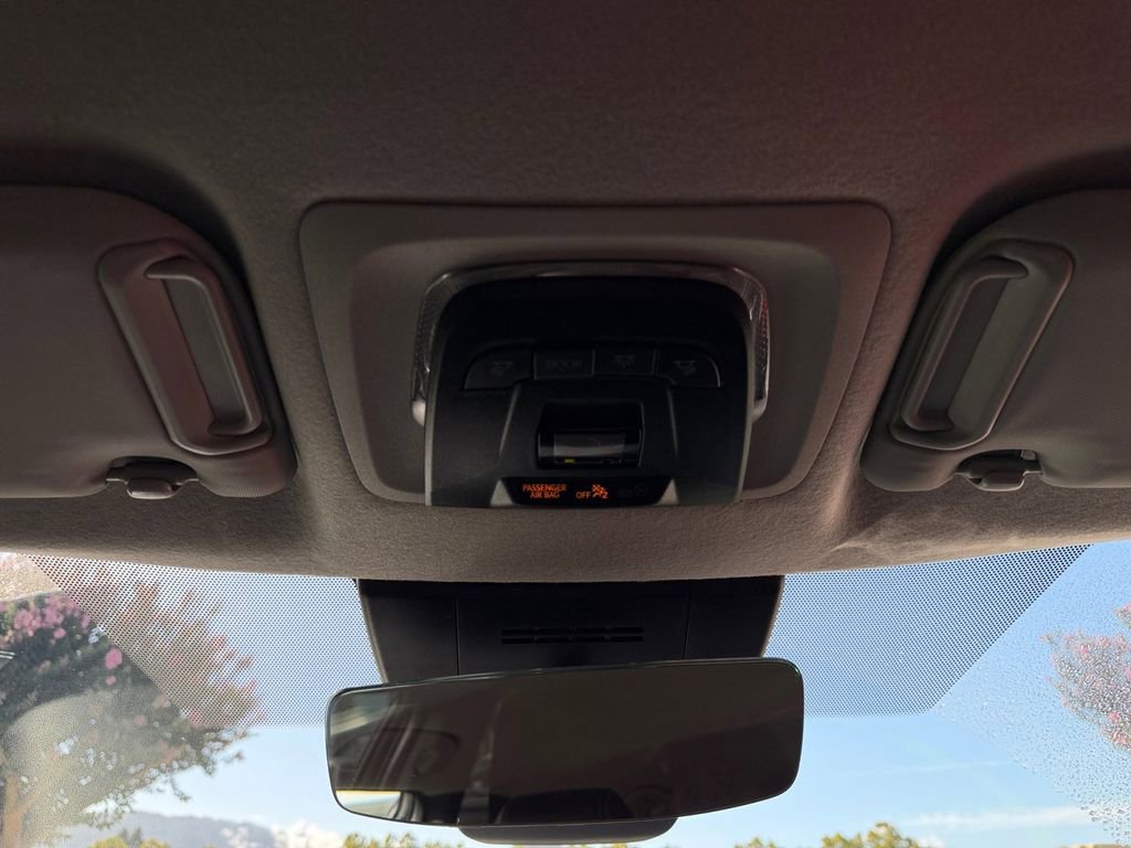 Used 2024 Toyota Corolla Cross XLE image 24