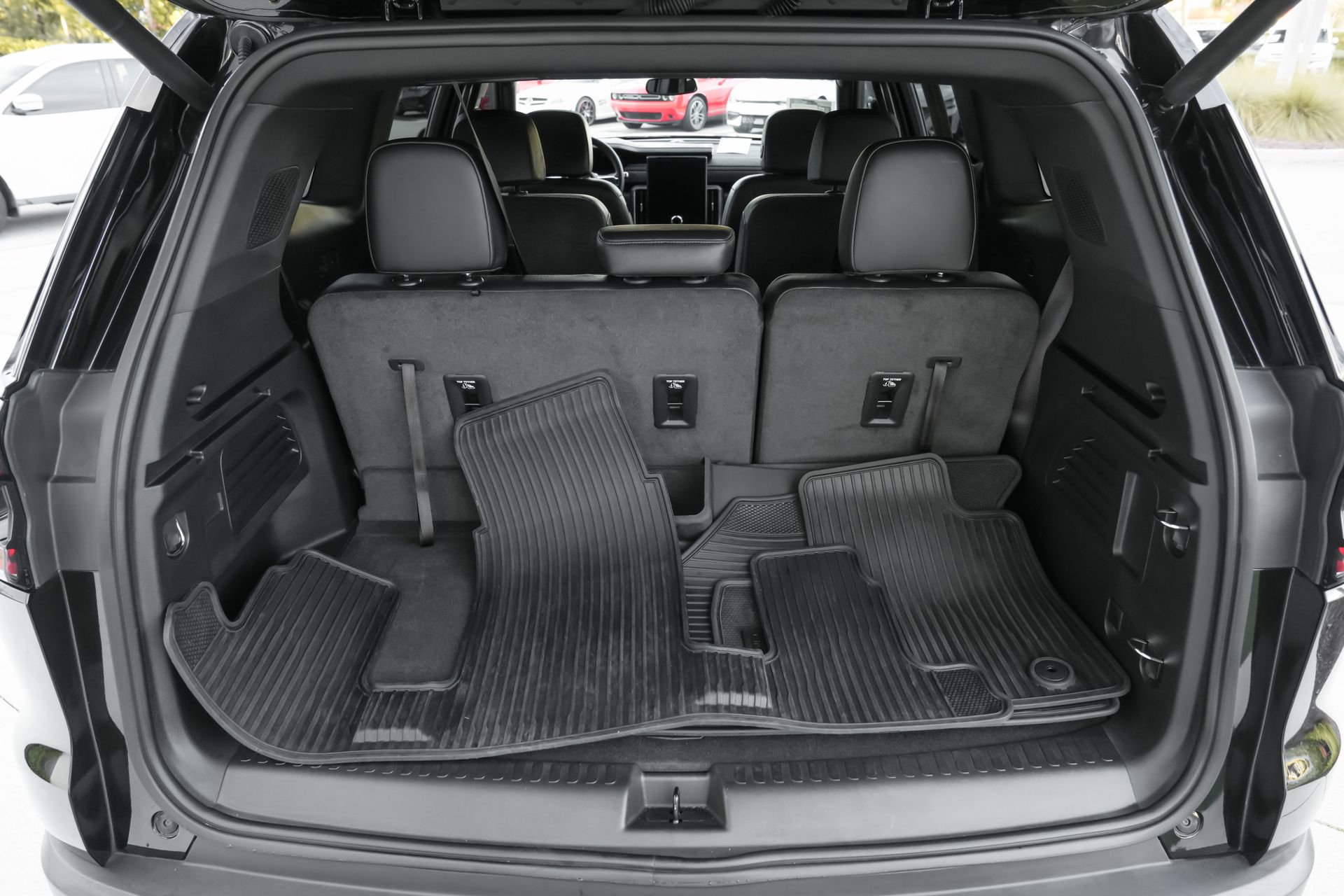 Used 2024 GMC Acadia Elevation image 42