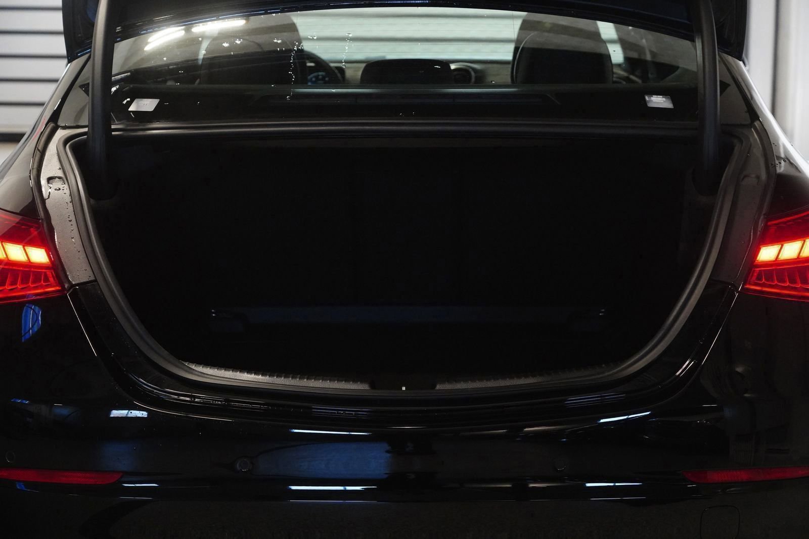 Used 2025 Mercedes-Benz C 300 4MATIC Sedan image 29