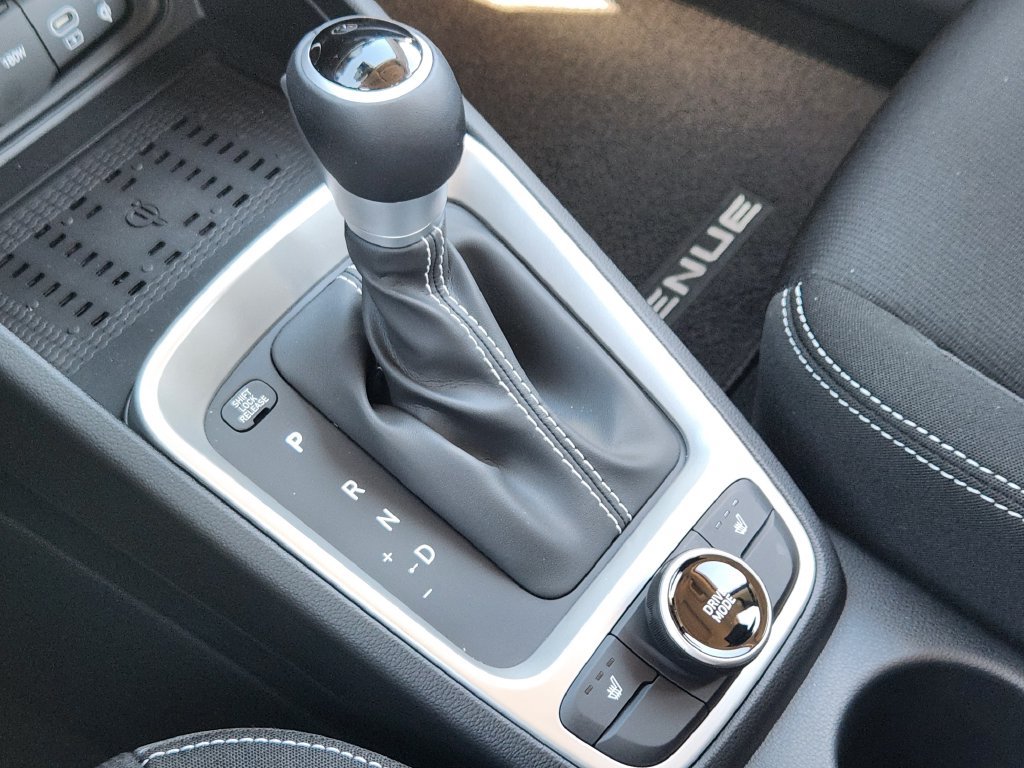Used 2026 Hyundai Venue SEL FWD image 19