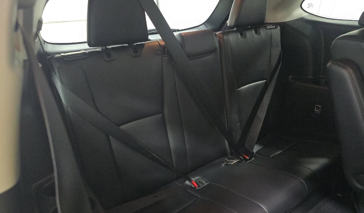 Used 2022 Toyota Highlander XLE AWD/4WD image 12