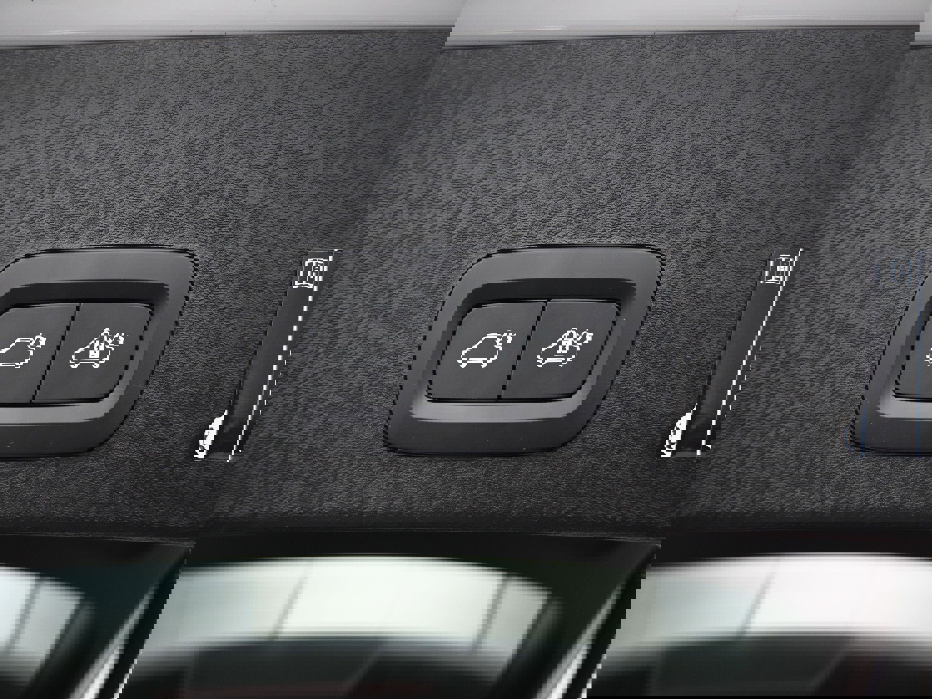 Used 2022 Volvo XC40 T5 R-Design image 25