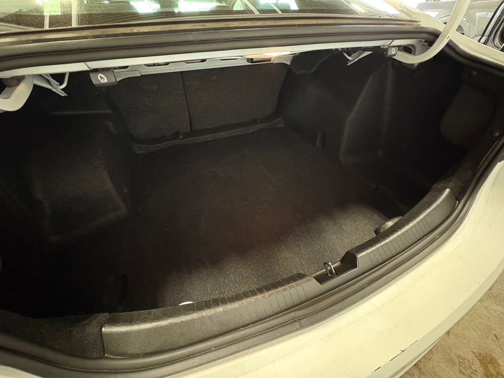 Used 2023 Chevrolet Malibu LT image 28