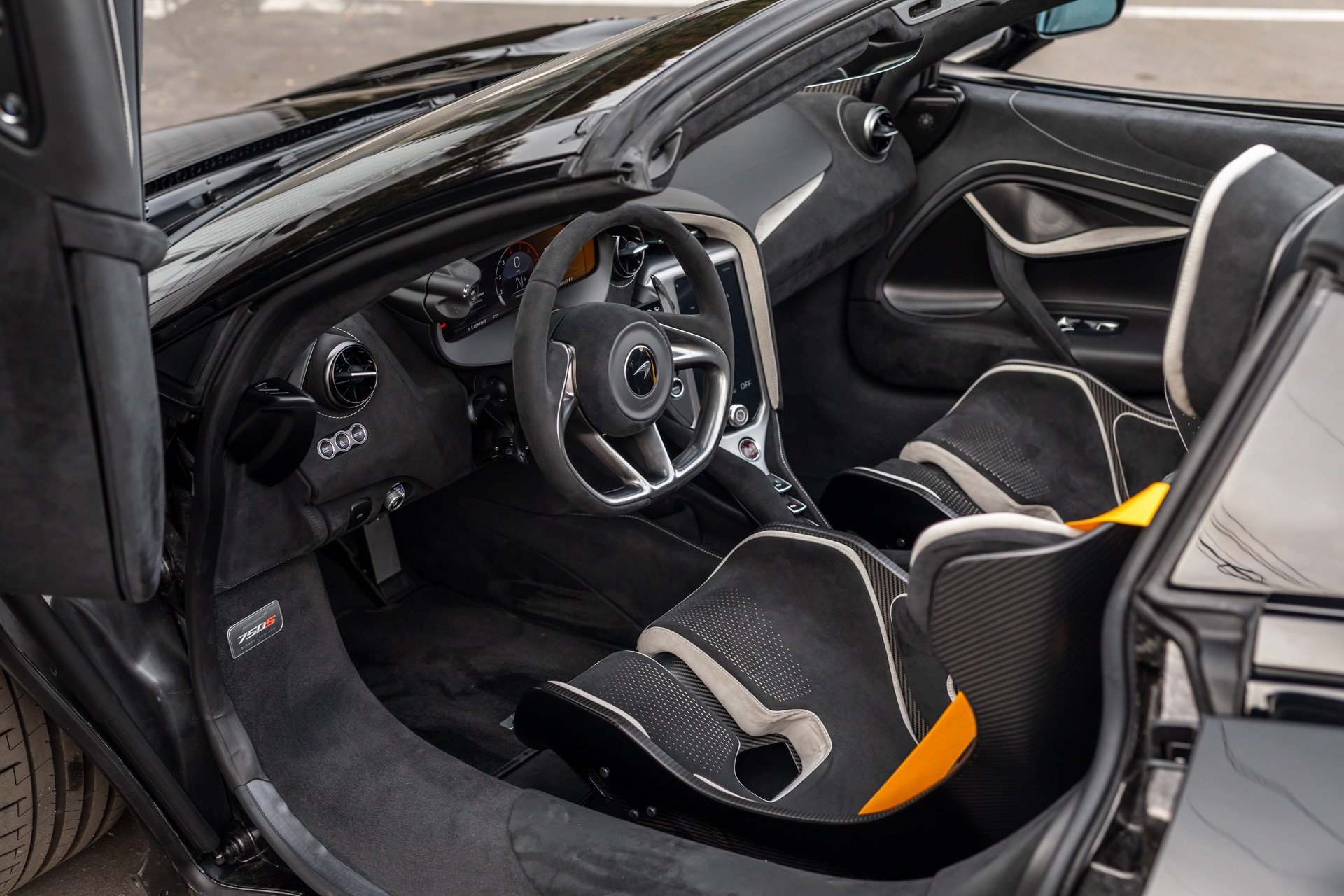 Used 2024 McLaren 750S Spider RWD image 5