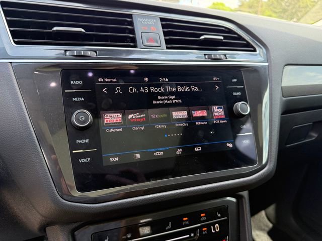 Used 2022 Volkswagen Tiguan SE AWD/4WD image 12