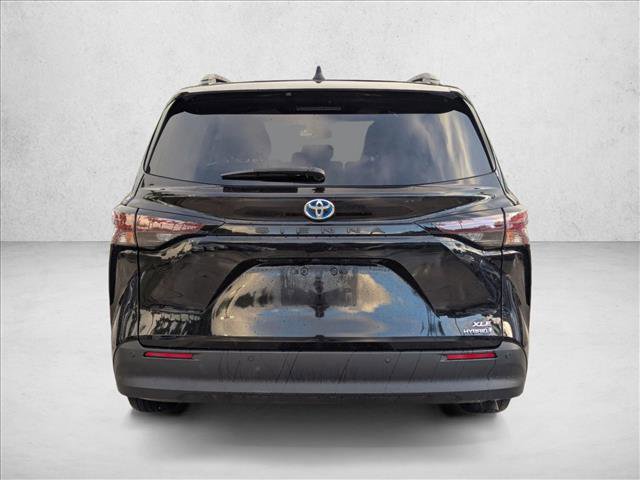 Certified 2023 Toyota Sienna XLE image 6
