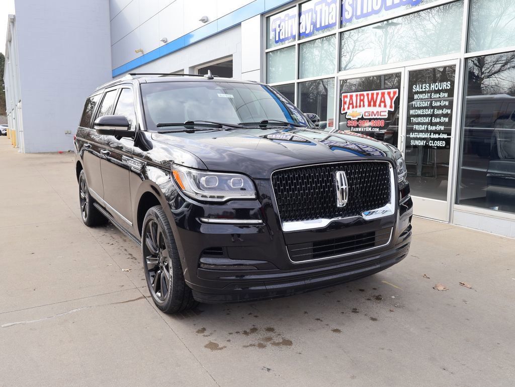 Used 2022 Lincoln Navigator L Reserve image 2
