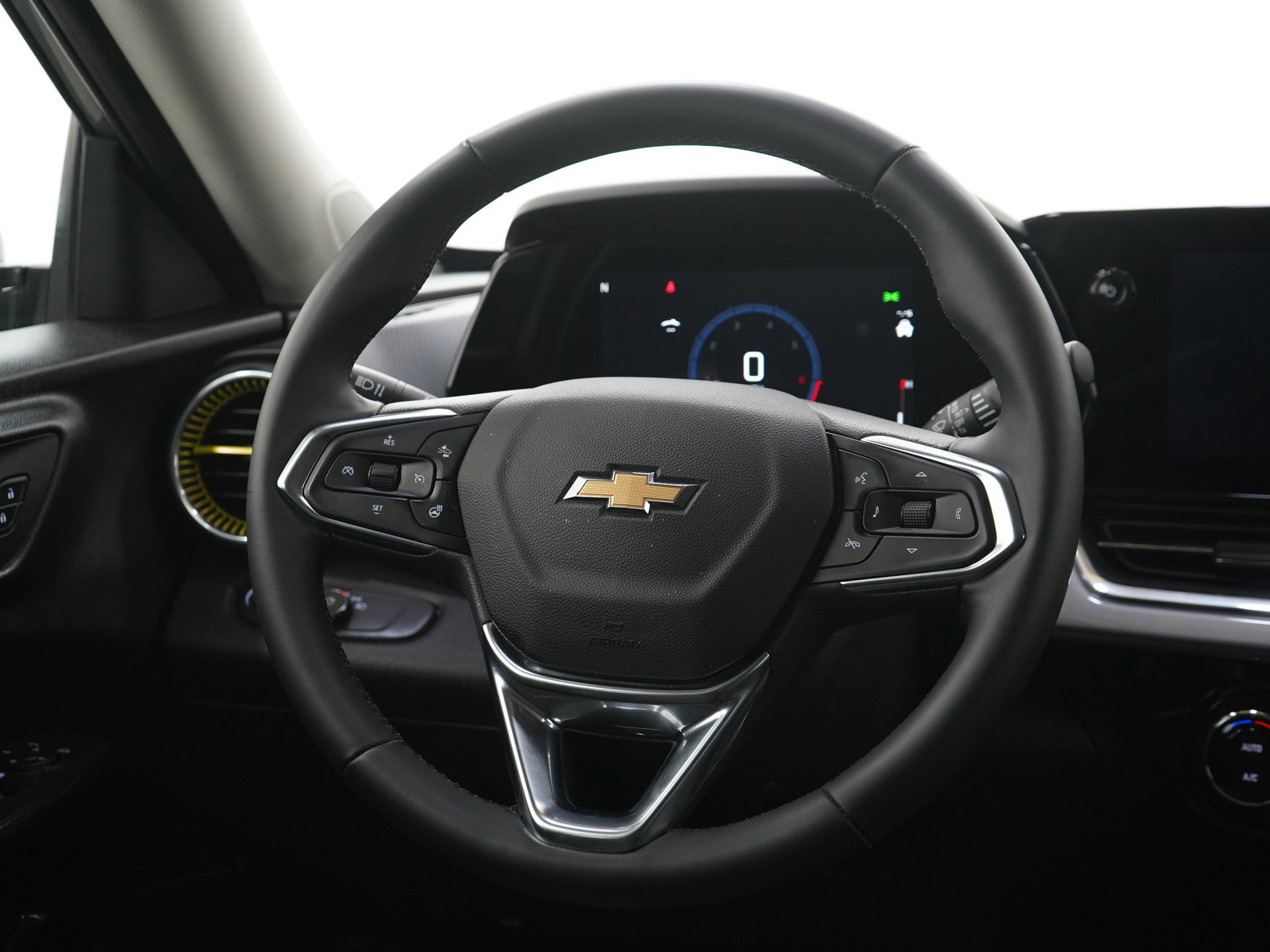 Used 2024 Chevrolet Trax LT w/ Driver Confidence Package FWD image 14