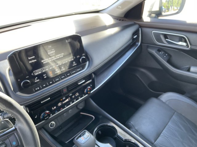 Used 2022 Nissan Rogue Platinum w/ Head-Up Display Package AWD/4WD image 13