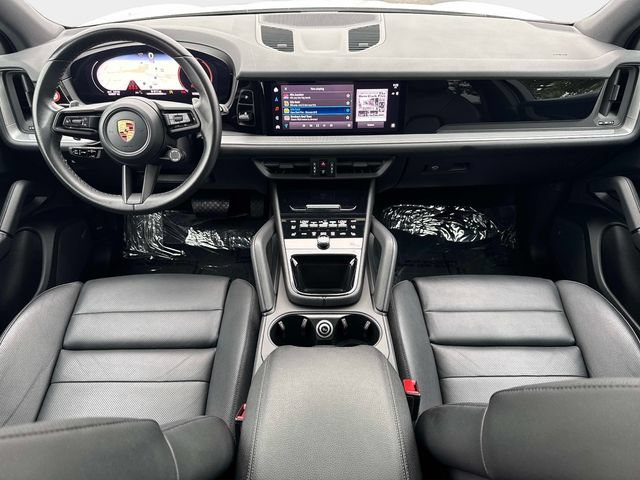 Used 2024 Porsche Cayenne w/ Premium Package AWD/4WD image 15