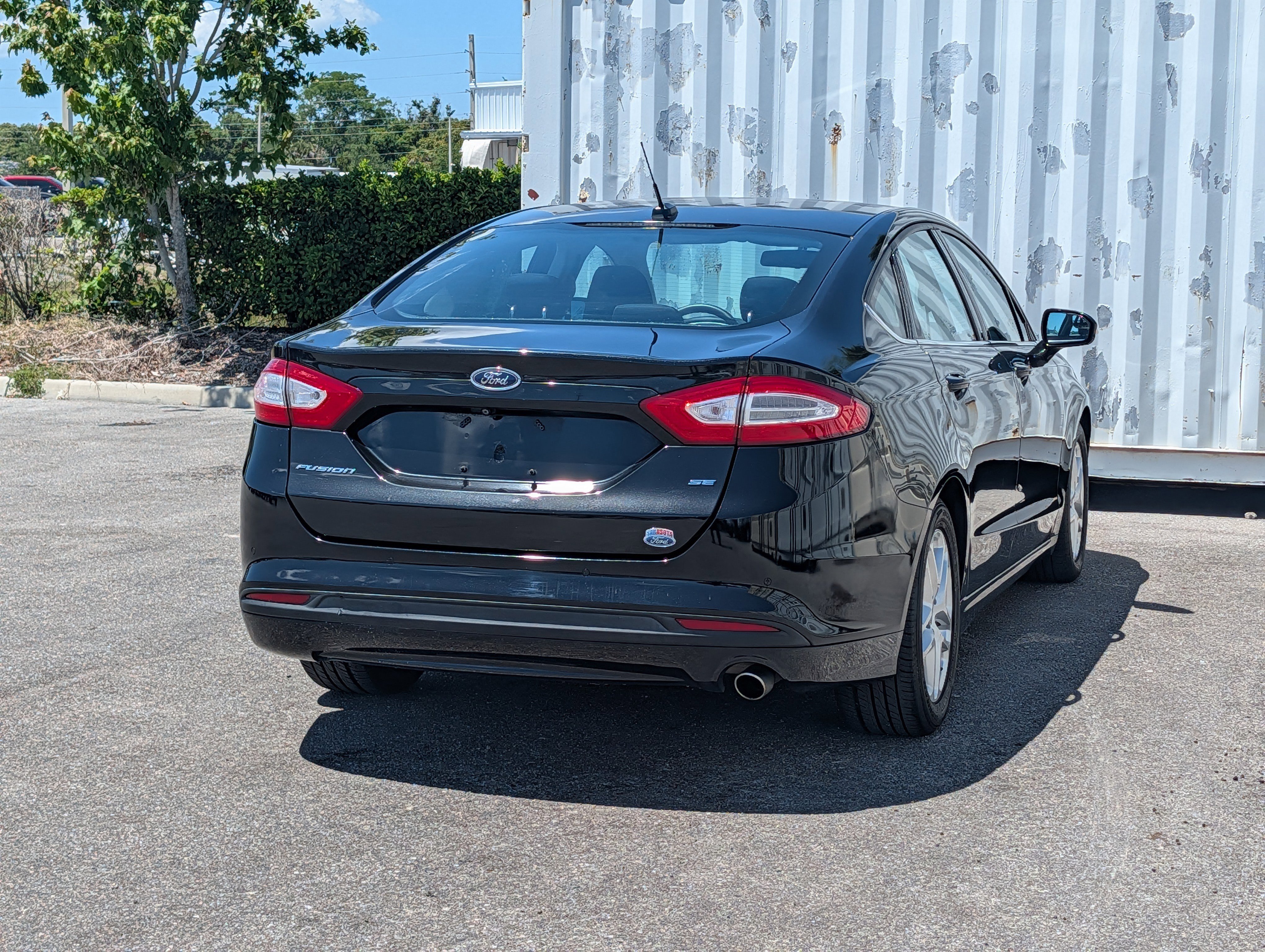 Used 2015 Ford Fusion SE FWD image 4