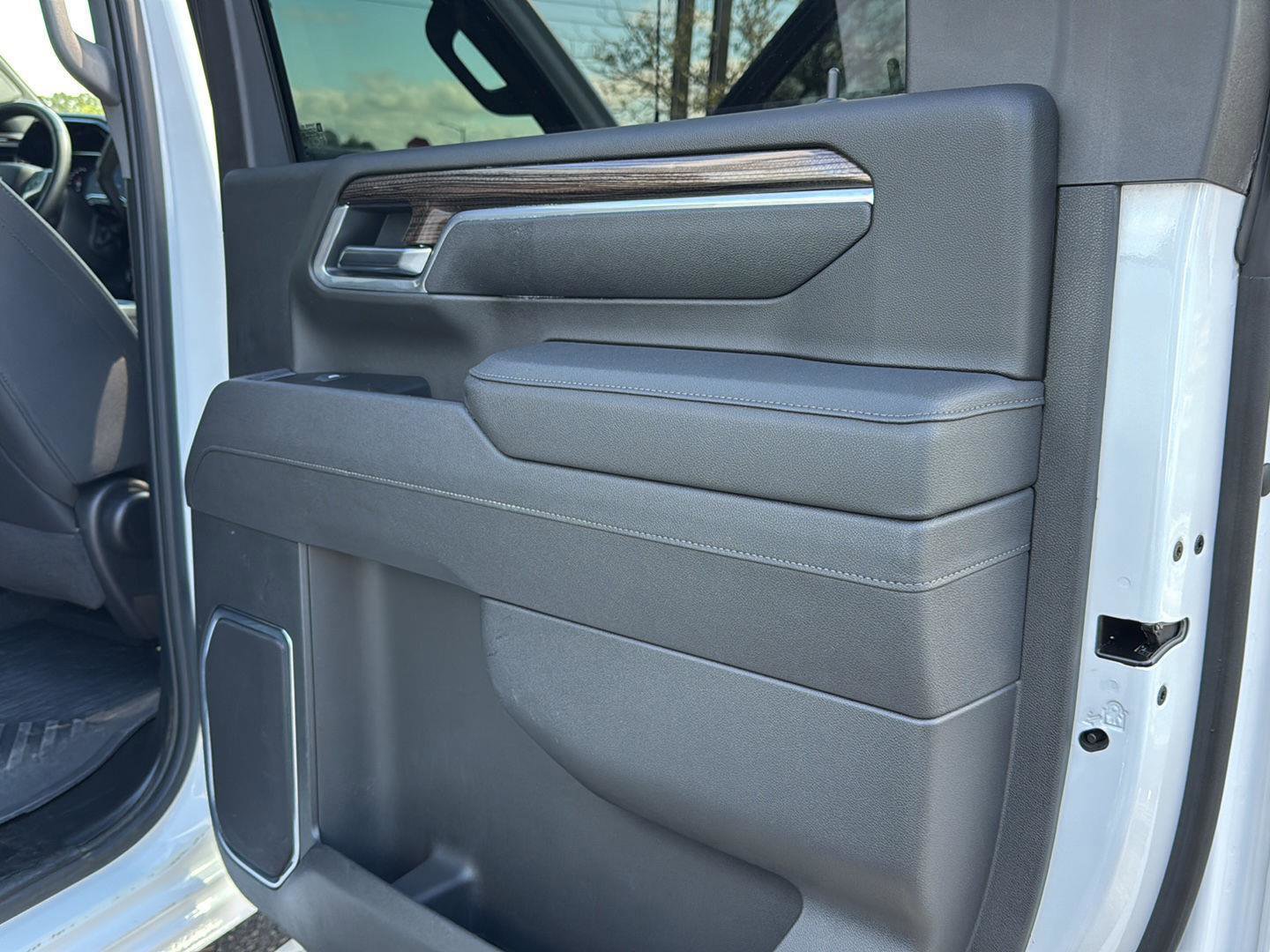 Used 2025 Chevrolet Silverado 2500 LT image 13