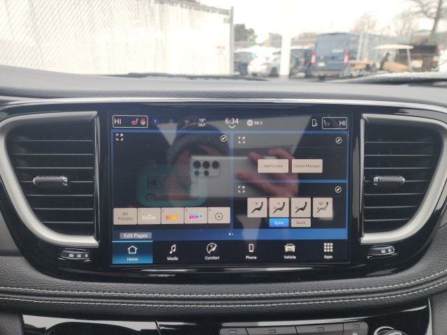 New 2026 Chrysler Pacifica Select w/ S Appearance Package image 2