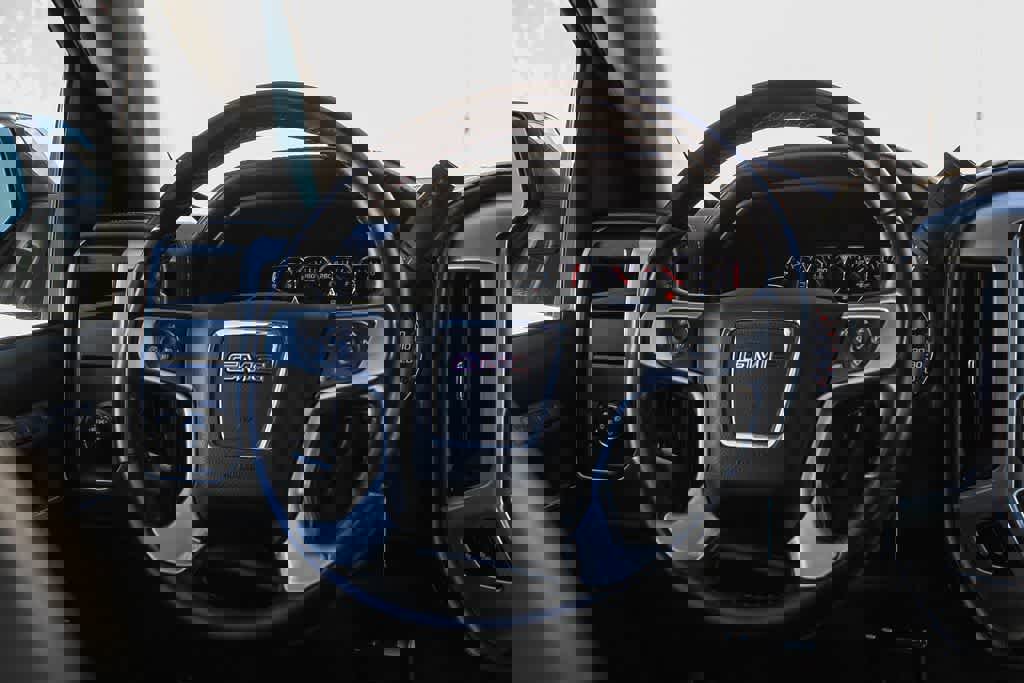 Used 2015 GMC Sierra 1500 SLT w/ SLT Crew Cab Value Package RWD image 14