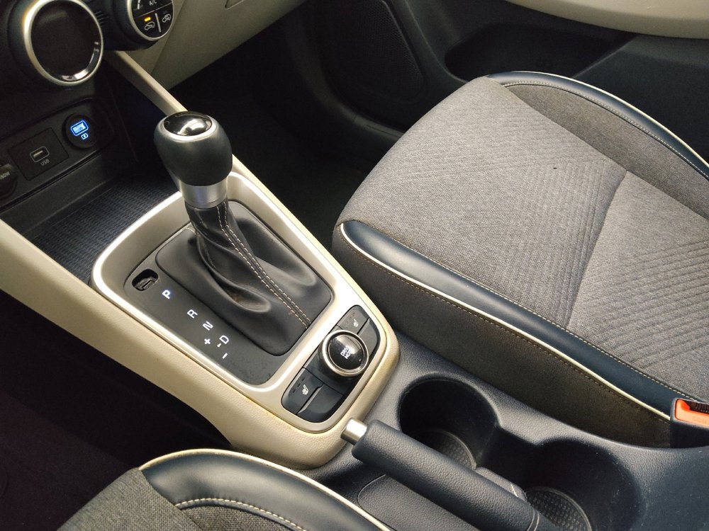 Used 2021 Hyundai Venue FWD image 26
