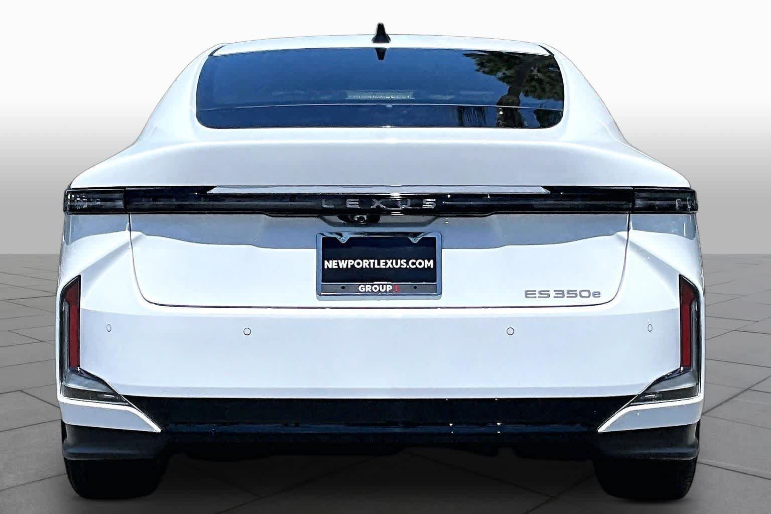New 2026 Lexus ES 350e w/ Convenience Package FWD image 4