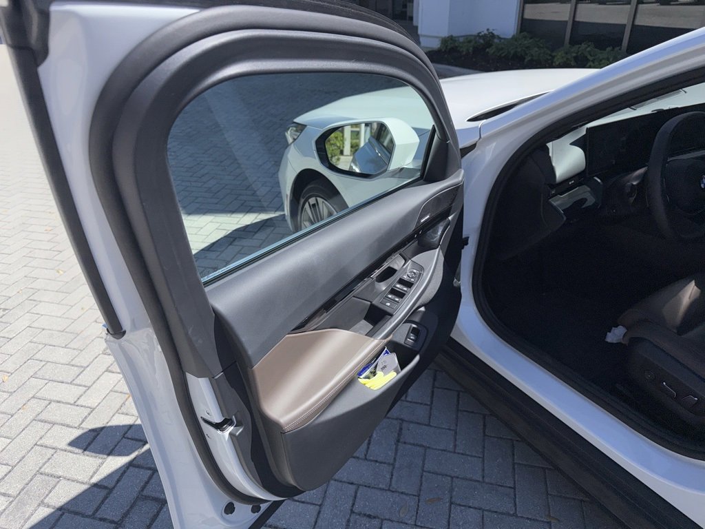 Certified 2024 BMW 530i w/ Luxury Seating Package image 9