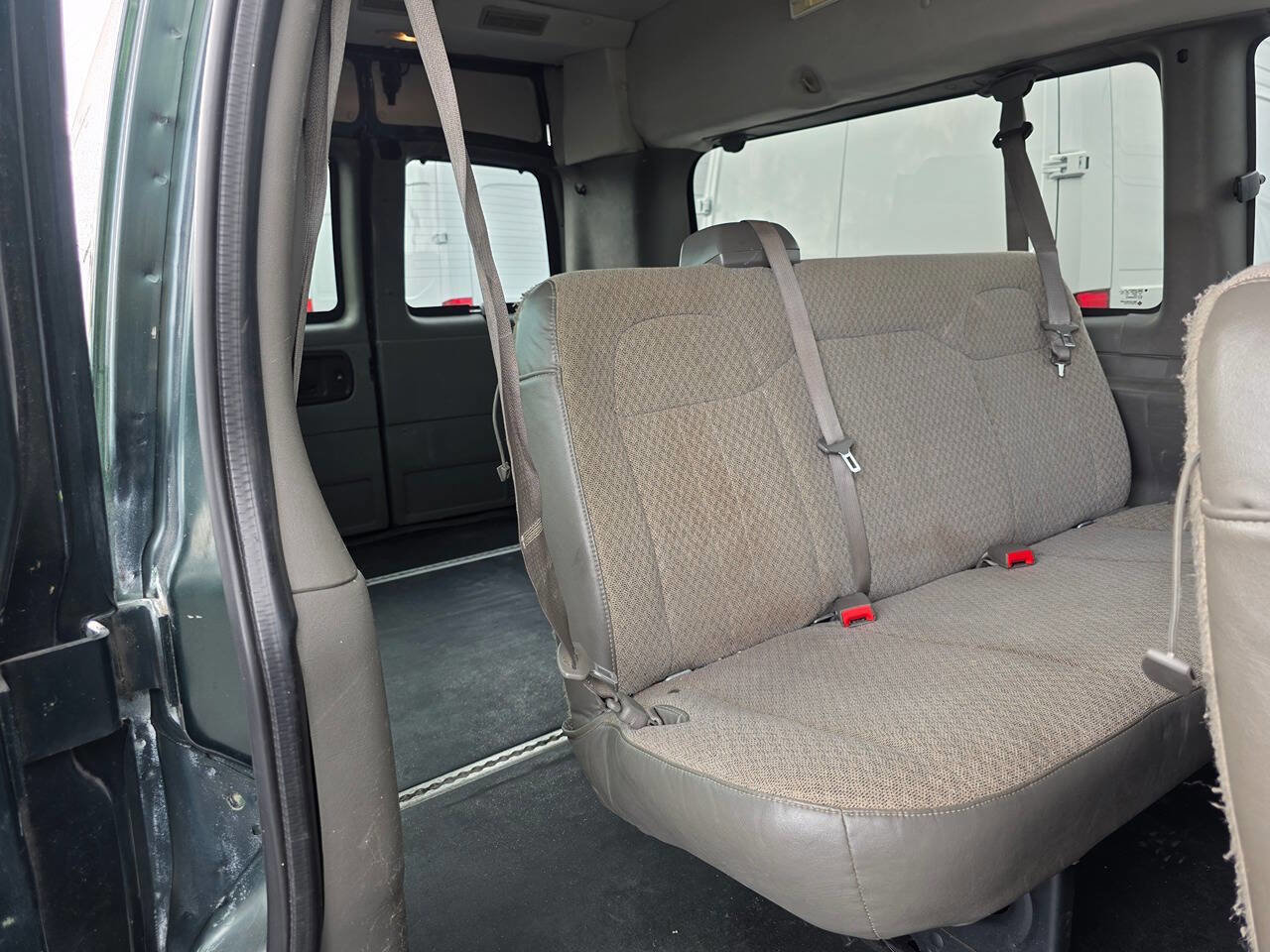 Used 2011 Chevrolet Express 3500 LS image 10