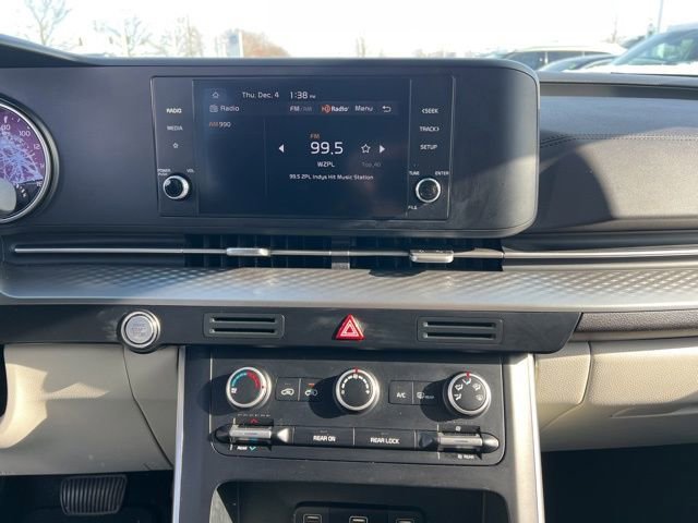 Certified 2024 Kia Carnival LX image 18