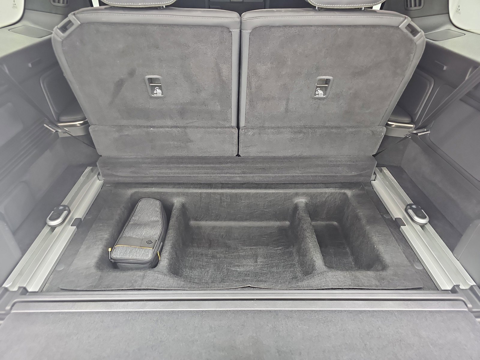 Used 2023 Rivian R1S Adventure AWD/4WD image 26