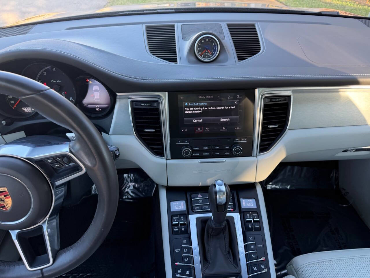 Used 2017 Porsche Macan Turbo image 32
