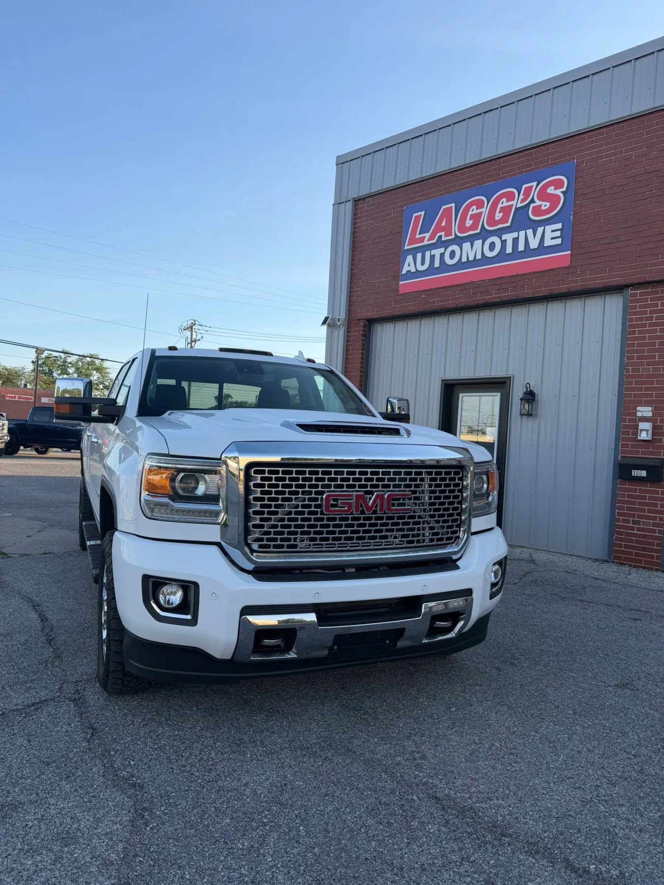 Used 2017 GMC Sierra 2500 Denali w/ Duramax Plus Package AWD/4WD image 3
