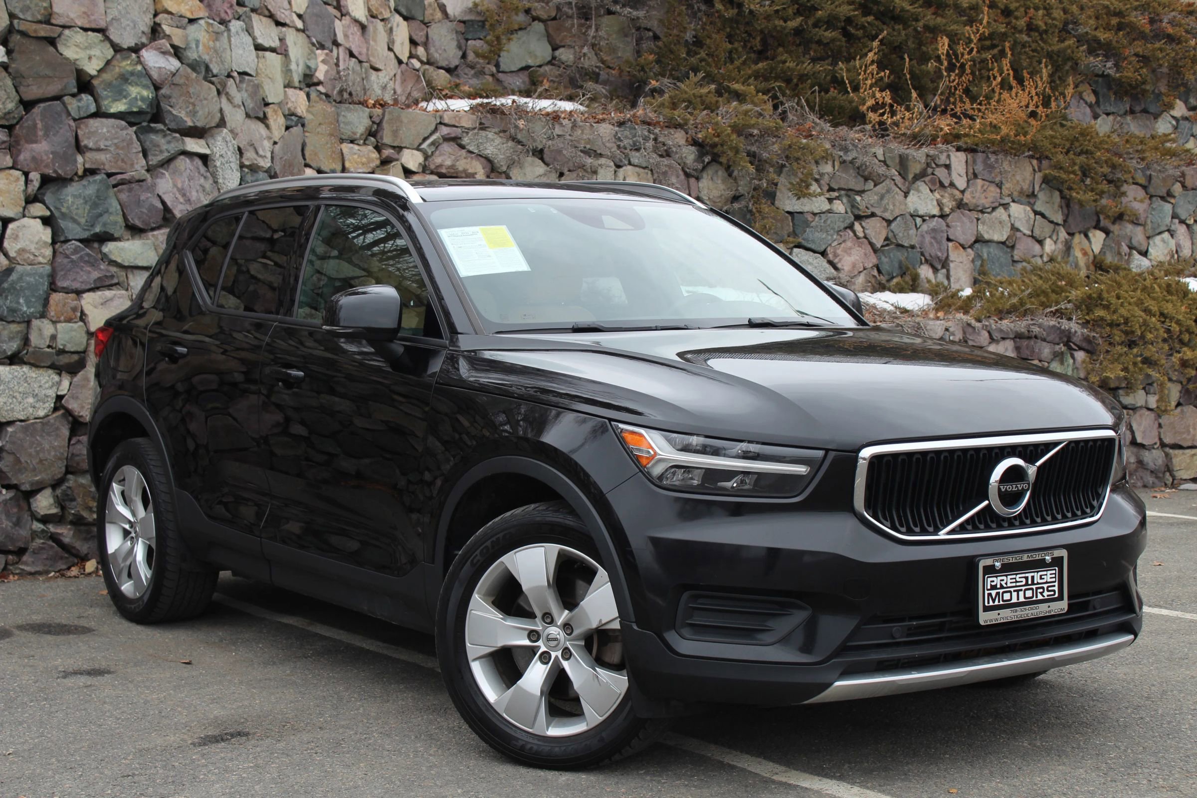 Used 2019 Volvo XC40 T5 Momentum image 4