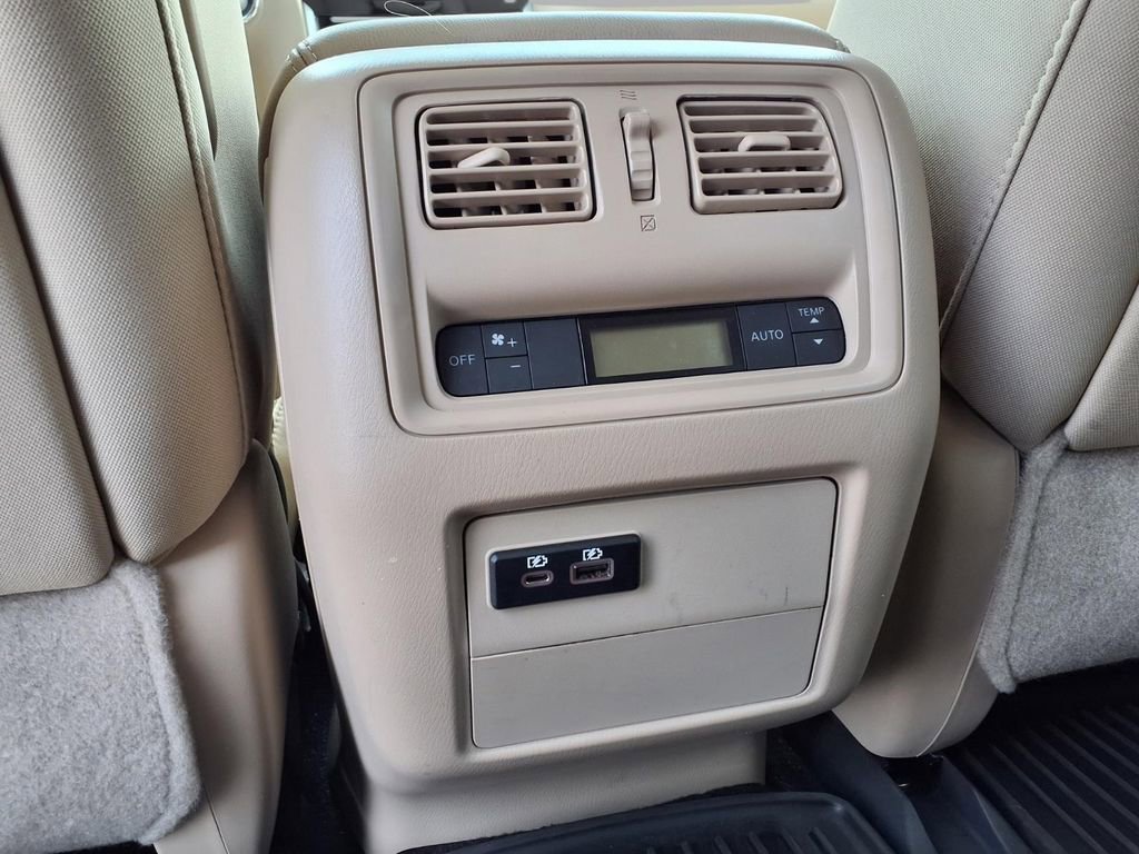 Used 2020 Nissan Pathfinder SV AWD/4WD image 25