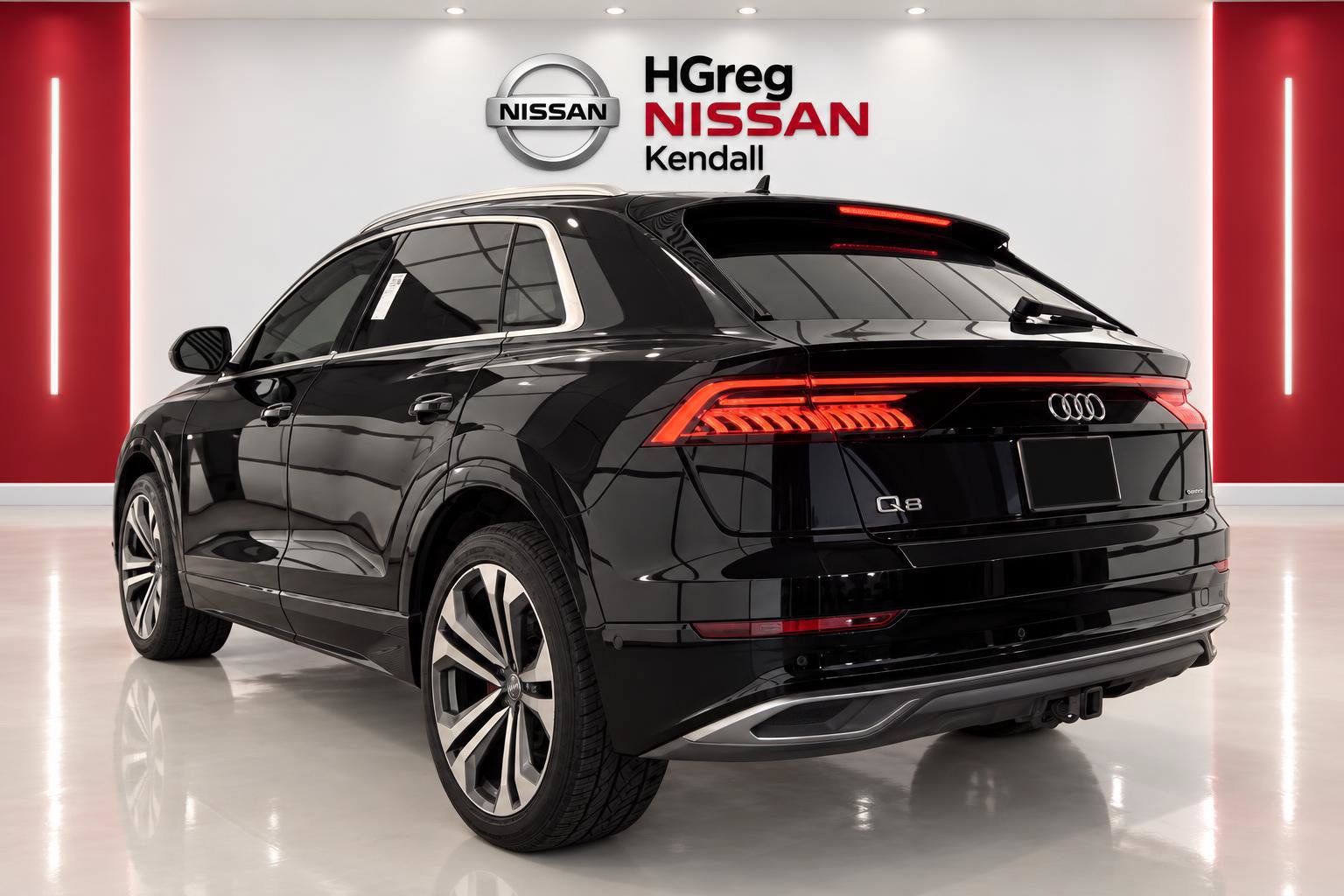 Used 2019 Audi Q8 Prestige AWD/4WD image 2