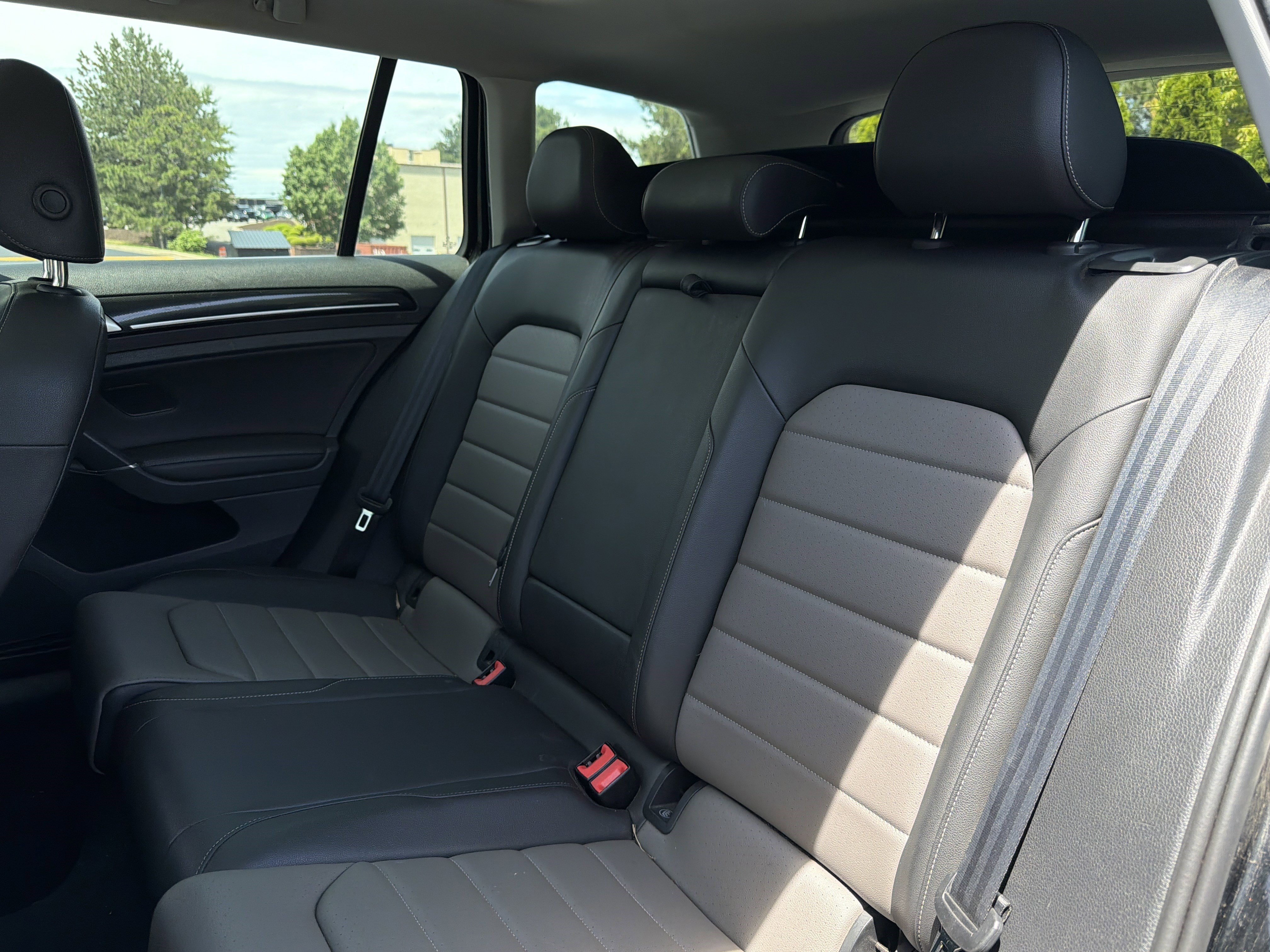 Used 2016 Volkswagen Golf SEL FWD image 9