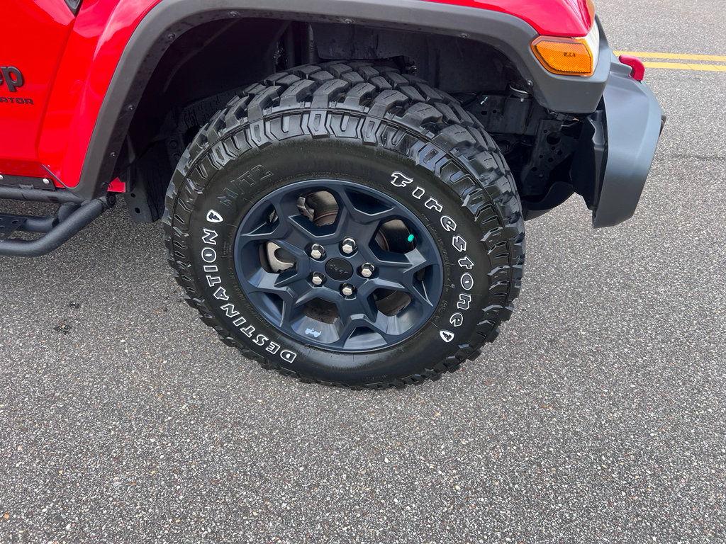 Certified 2023 Jeep Gladiator Sport AWD/4WD image 2