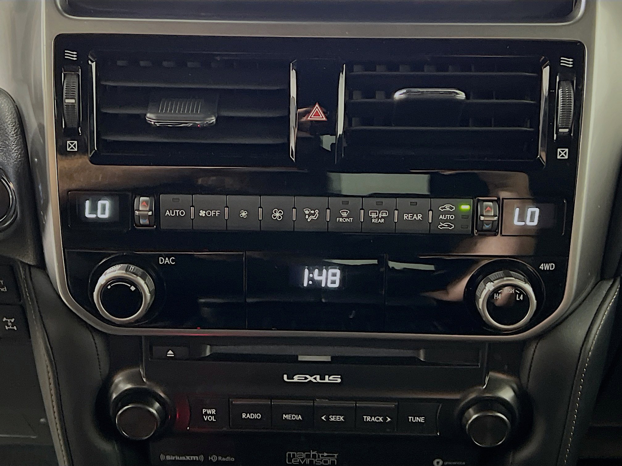 Used 2023 Lexus GX 460 Premium w/ Accessory Package image 26