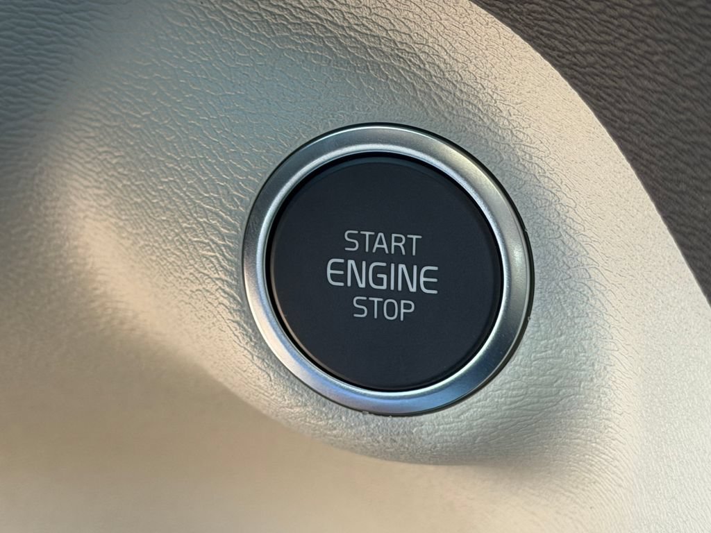 New 2026 Volvo XC40 B5 Plus w/ Climate Package AWD/4WD image 29