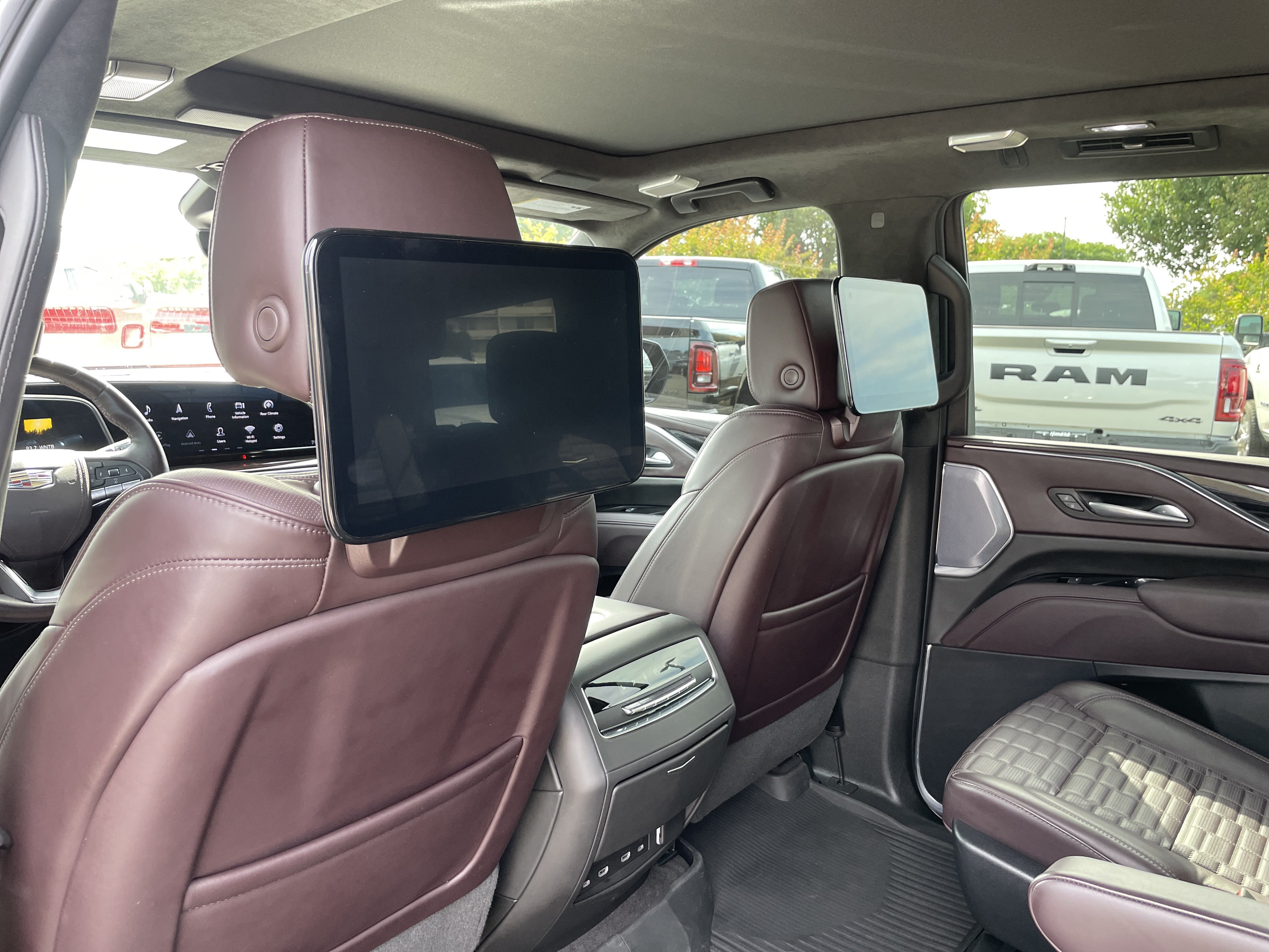Used 2023 Cadillac Escalade Premium Luxury Platinum w/ LPO, Floor Liner Package AWD/4WD image 28